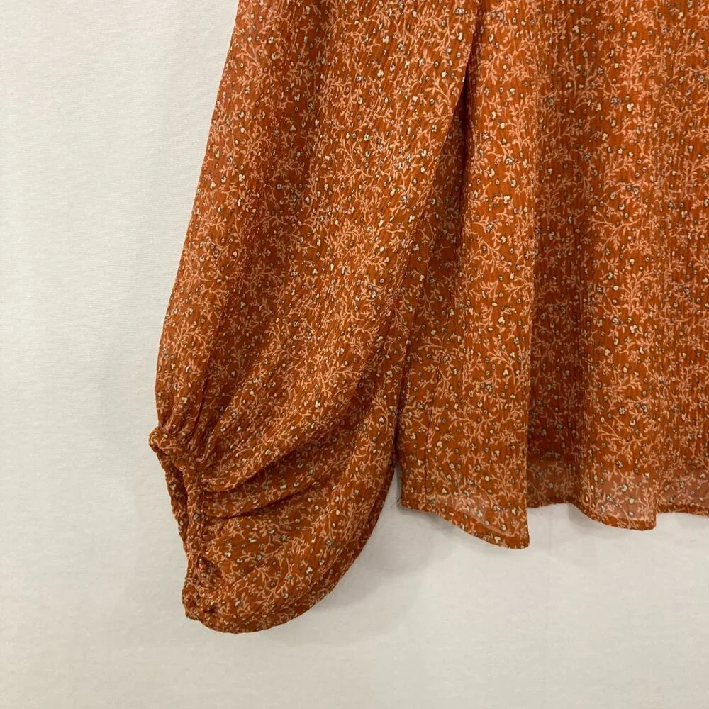 ASTR The‎ Label Small Puff Sleeve Blouse in Ditsy Floral Orange Feminine Elegant